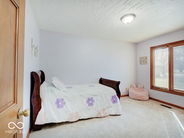 1949 Lake Run Drive, Greenwood, IN 46143