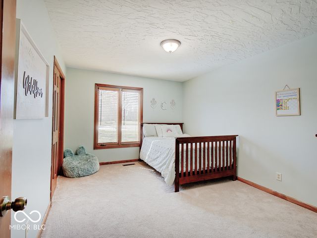 1949 Lake Run Drive, Greenwood, IN 46143