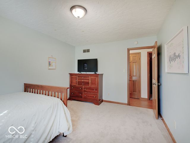 1949 Lake Run Drive, Greenwood, IN 46143