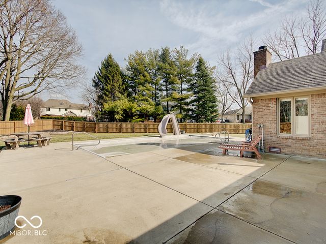 1949 Lake Run Drive, Greenwood, IN 46143