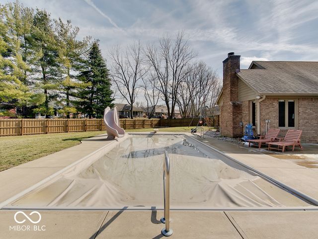 1949 Lake Run Drive, Greenwood, IN 46143