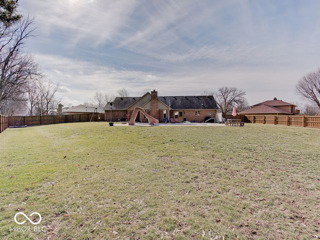 1949 Lake Run Drive, Greenwood, IN 46143