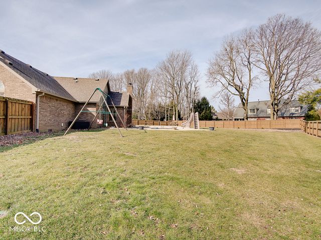 1949 Lake Run Drive, Greenwood, IN 46143