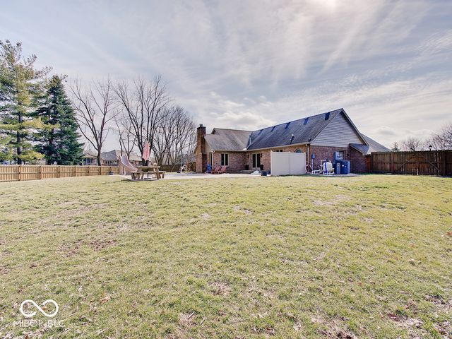 1949 Lake Run Drive, Greenwood, IN 46143