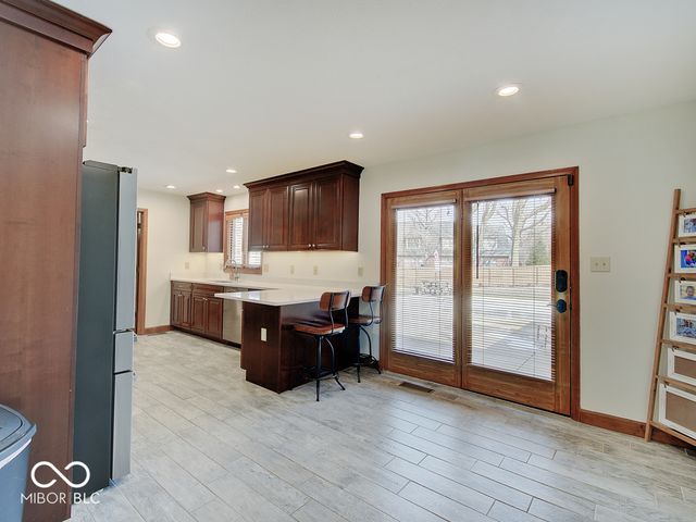 1949 Lake Run Drive, Greenwood, IN 46143