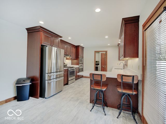 1949 Lake Run Drive, Greenwood, IN 46143