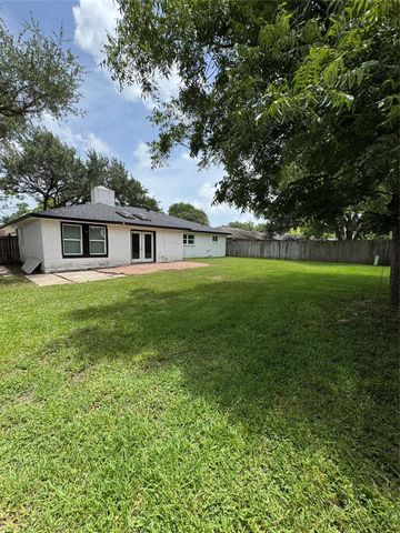 16602 David Glen Drive, Friendswood, TX 77546