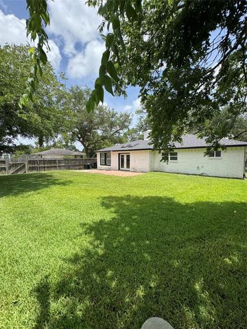 16602 David Glen Drive, Friendswood, TX 77546