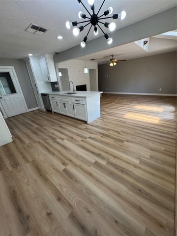 16602 David Glen Drive, Friendswood, TX 77546