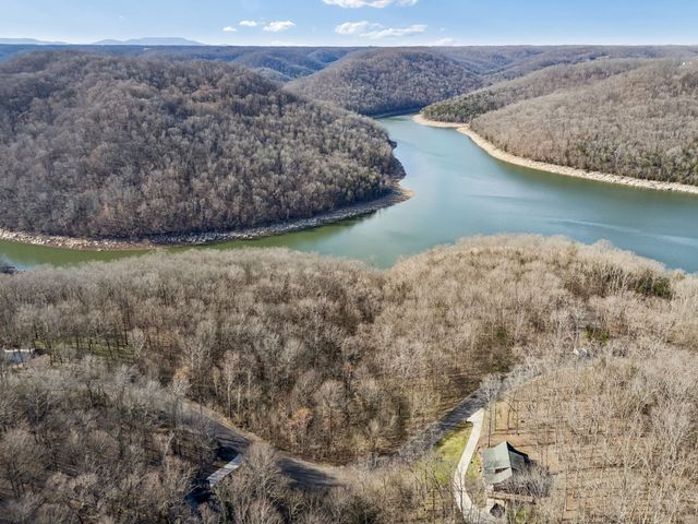 16 Shoreside Dr, Smithville, TN 37166