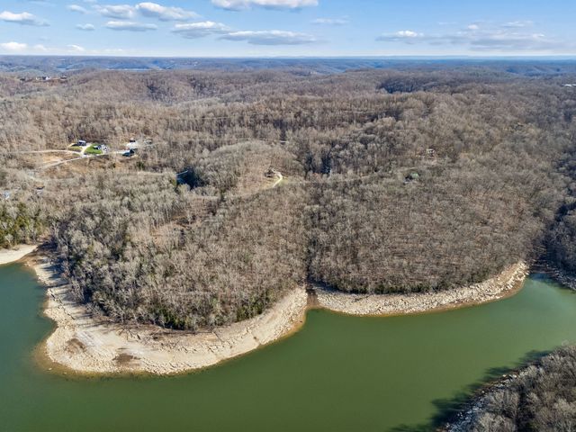 16 Shoreside Dr, Smithville, TN 37166