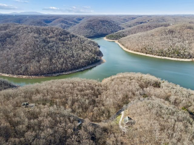 16 Shoreside Dr, Smithville, TN 37166