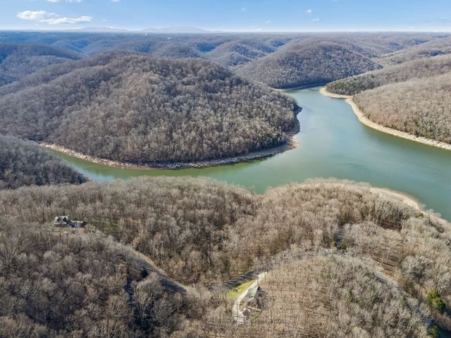 16 Shoreside Dr, Smithville, TN 37166
