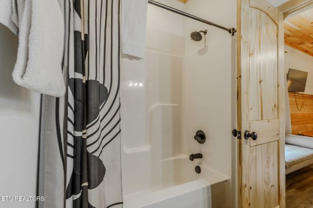 1130 Lee Cardwell Cir Unit 5, Pigeon Forge, TN 37863