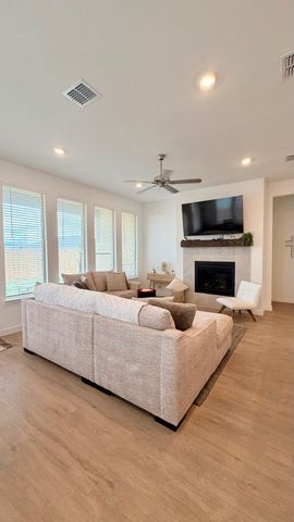 1009 Blazin Bronco Trail, Fort Worth, TX 76052