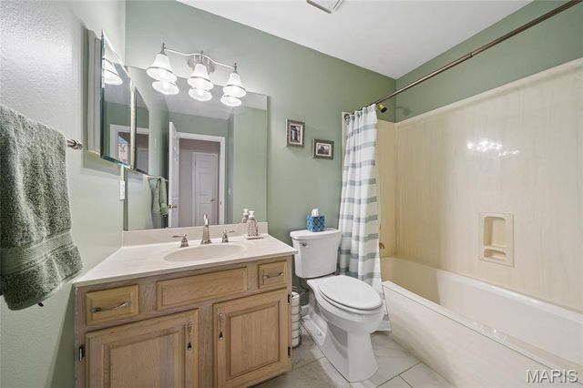 7326 Westover Colonial Lane, Shrewsbury, MO 63119
