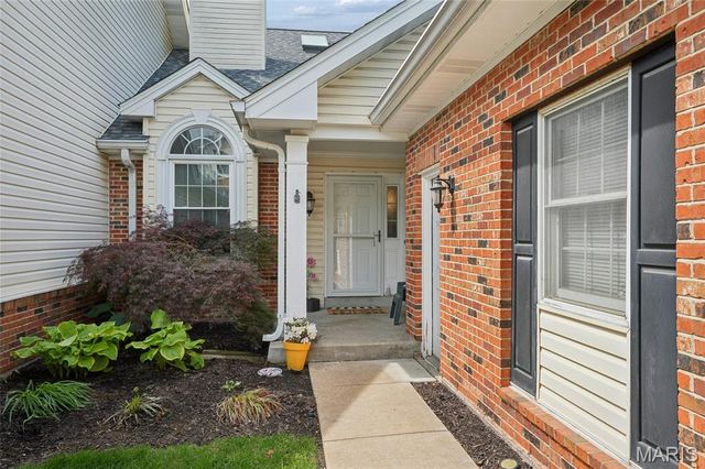 7326 Westover Colonial Lane, Shrewsbury, MO 63119
