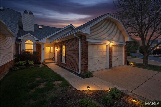 7326 Westover Colonial Lane, Shrewsbury, MO 63119