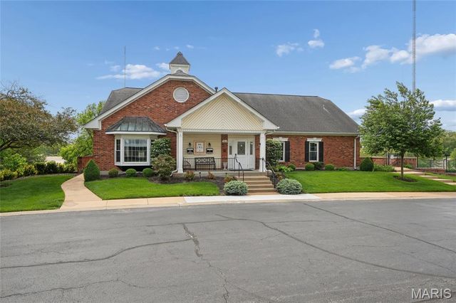7326 Westover Colonial Lane, Shrewsbury, MO 63119