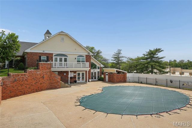 7326 Westover Colonial Lane, Shrewsbury, MO 63119