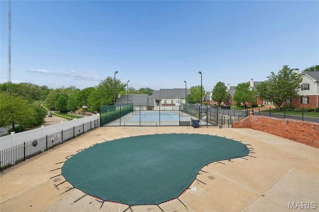 7326 Westover Colonial Lane, Shrewsbury, MO 63119