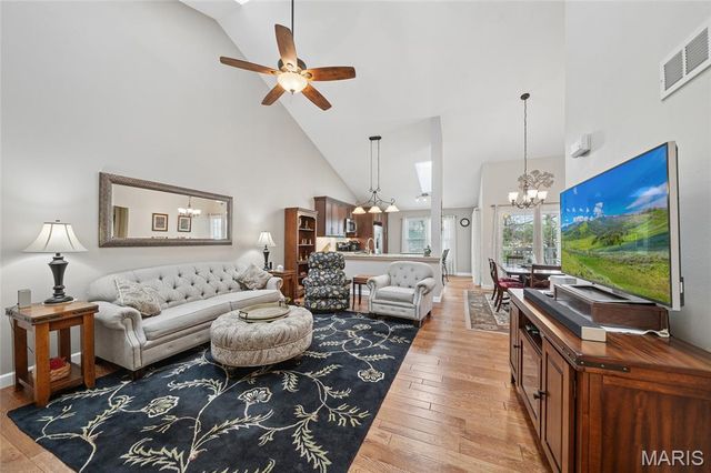 7326 Westover Colonial Lane, Shrewsbury, MO 63119