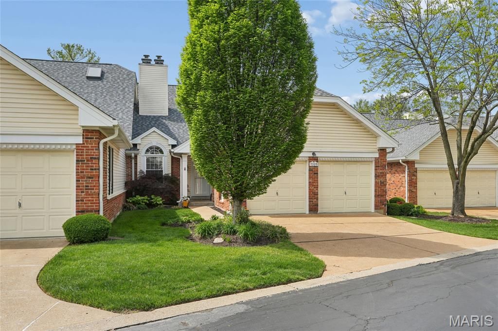 7326 Westover Colonial Lane, Shrewsbury, MO 63119