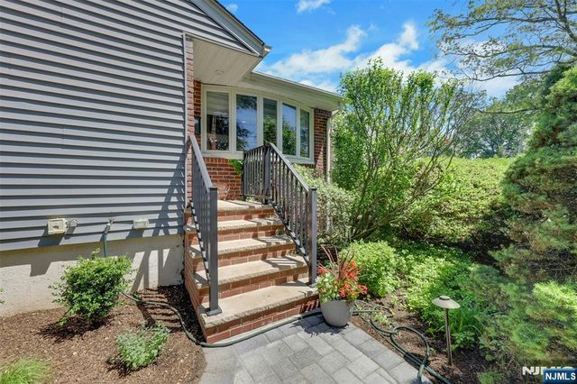 19 Thames Boulevard, Bergenfield, NJ 07621