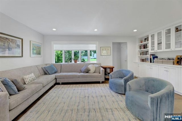 19 Thames Boulevard, Bergenfield, NJ 07621