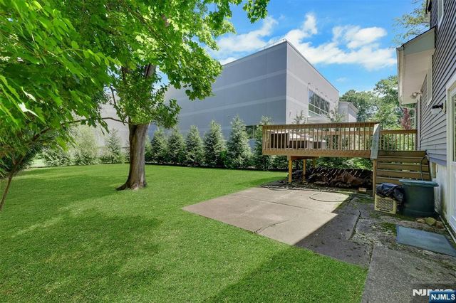 19 Thames Boulevard, Bergenfield, NJ 07621