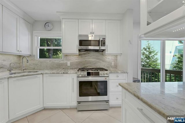 19 Thames Boulevard, Bergenfield, NJ 07621
