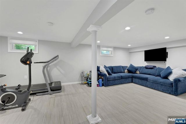 19 Thames Boulevard, Bergenfield, NJ 07621