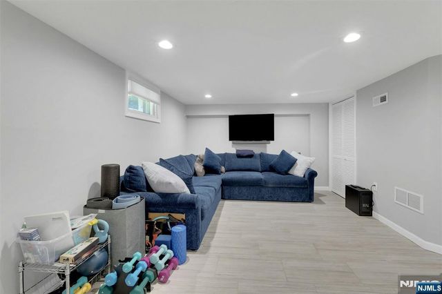 19 Thames Boulevard, Bergenfield, NJ 07621