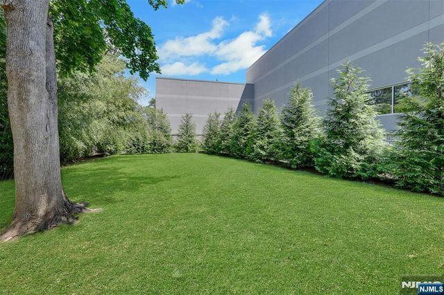 19 Thames Boulevard, Bergenfield, NJ 07621