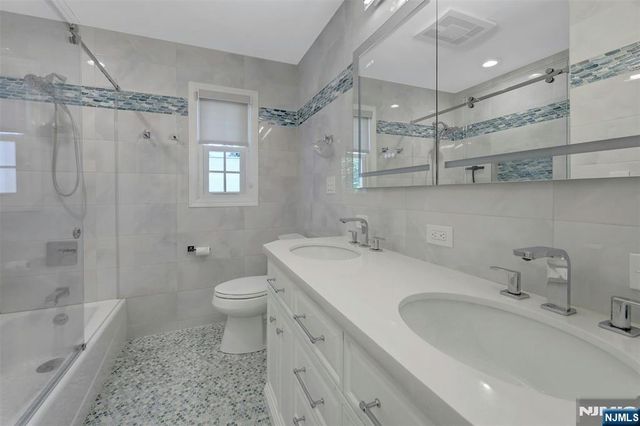 19 Thames Boulevard, Bergenfield, NJ 07621