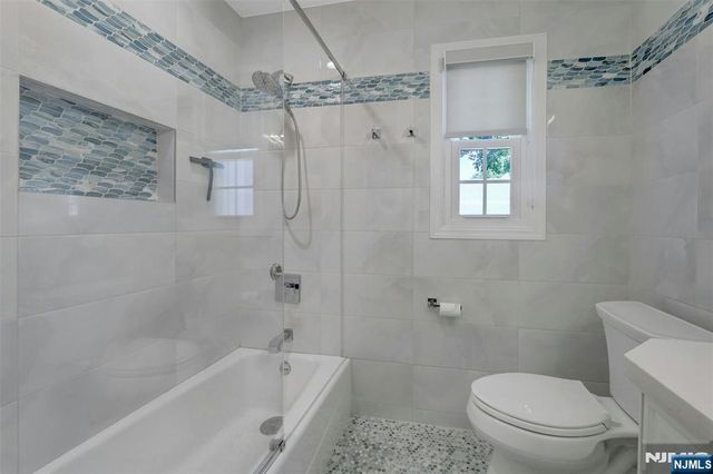 19 Thames Boulevard, Bergenfield, NJ 07621