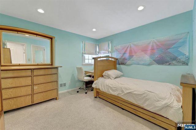 19 Thames Boulevard, Bergenfield, NJ 07621