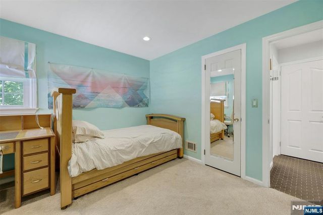 19 Thames Boulevard, Bergenfield, NJ 07621