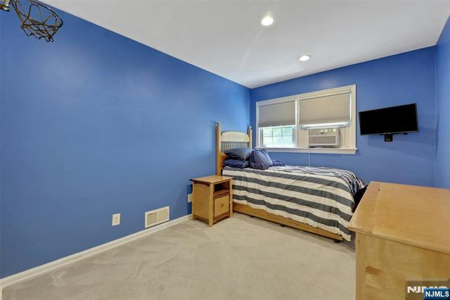 19 Thames Boulevard, Bergenfield, NJ 07621