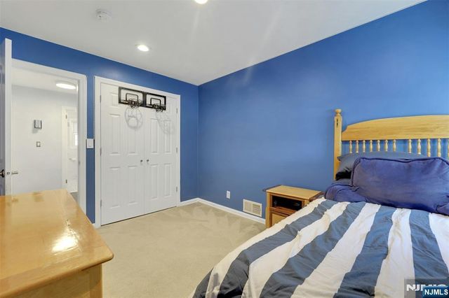 19 Thames Boulevard, Bergenfield, NJ 07621