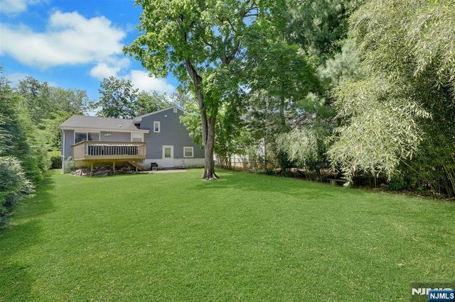 19 Thames Boulevard, Bergenfield, NJ 07621