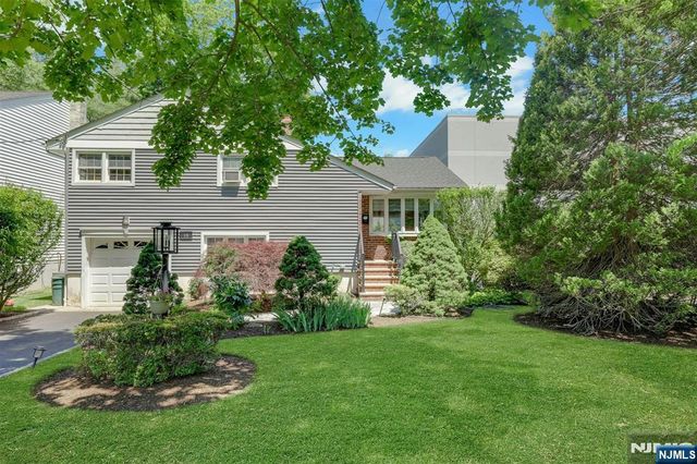 19 Thames Boulevard, Bergenfield, NJ 07621