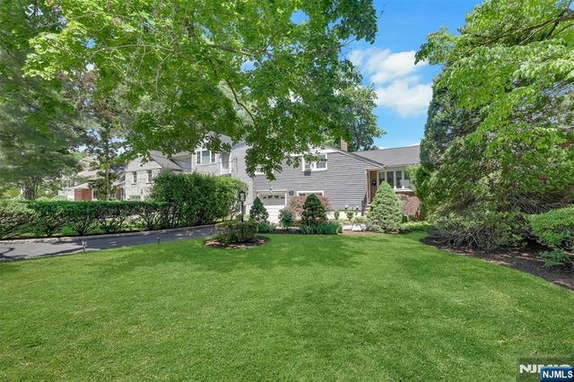 19 Thames Boulevard, Bergenfield, NJ 07621