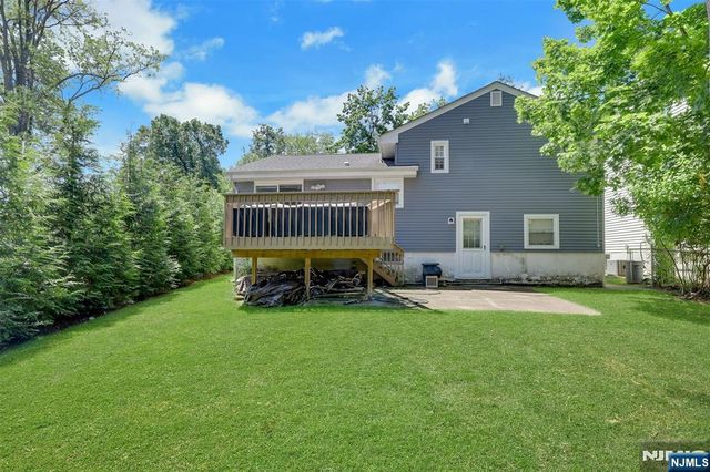 19 Thames Boulevard, Bergenfield, NJ 07621