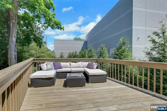 19 Thames Boulevard, Bergenfield, NJ 07621