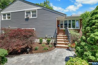19 Thames Boulevard, Bergenfield, NJ 07621