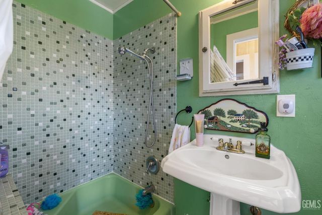 1930 Dracena Street, Bakersfield, CA 93304