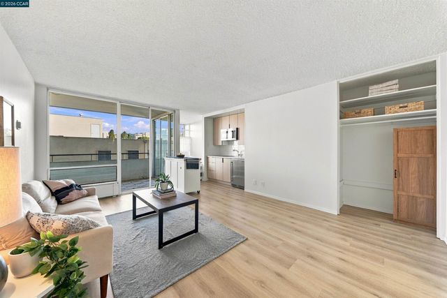 2550 Dana 3H, Berkeley, CA 94704