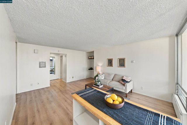 2550 Dana 3H, Berkeley, CA 94704