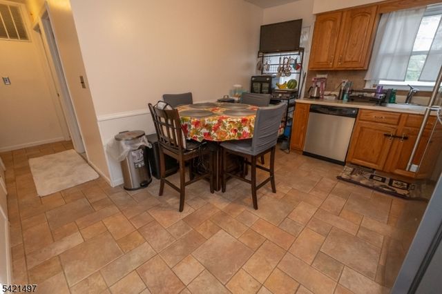1033 Grove A-B, North Brunswick Twp., NJ 08902